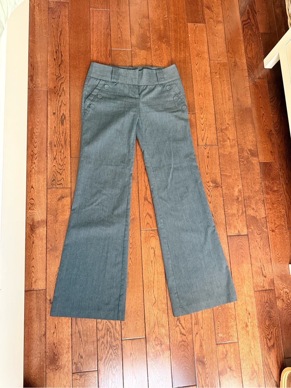 Woman’s Low Waisted Wide-Leg Dress Pants in Gray
